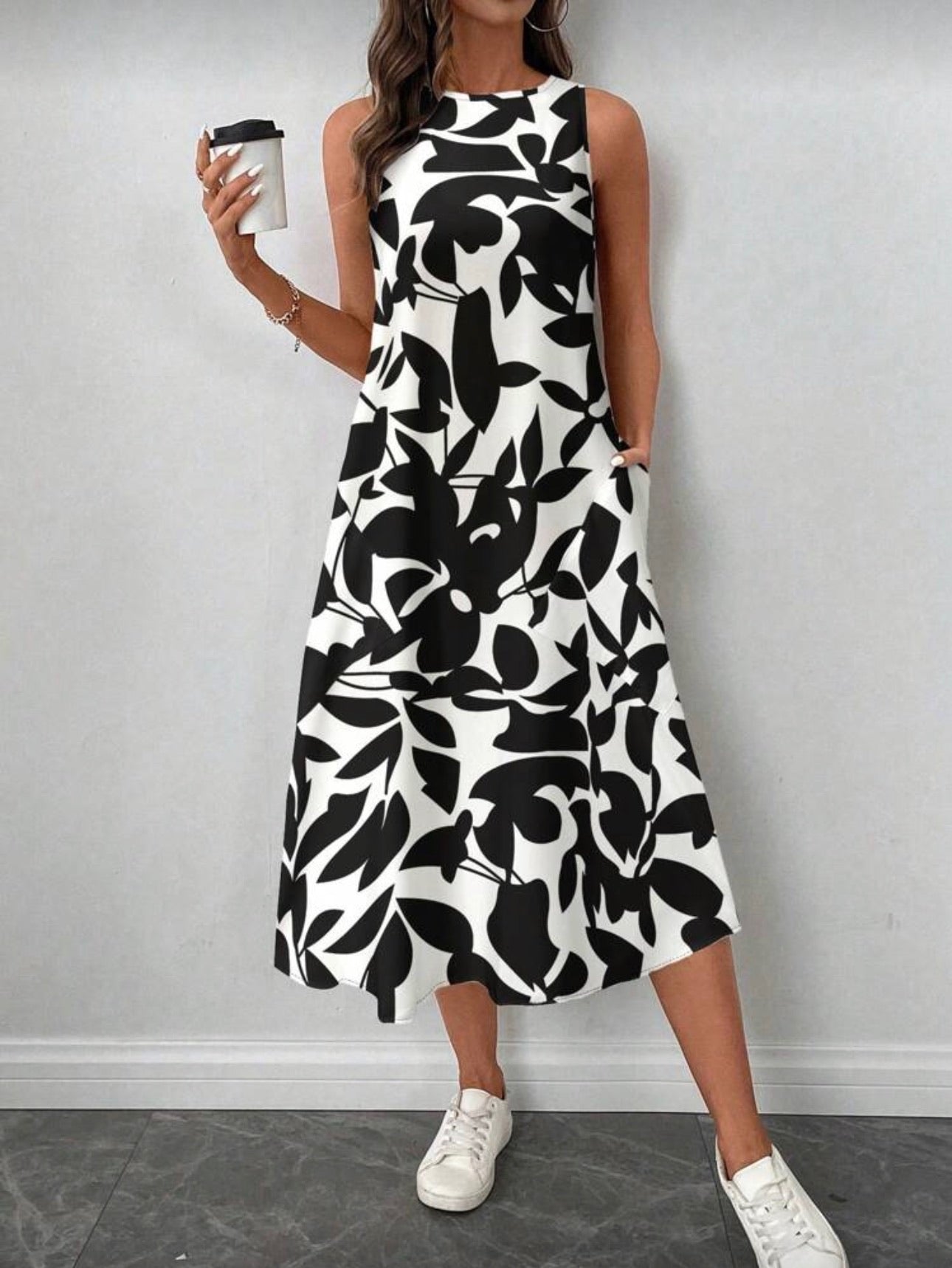 Vestido Femenino Monochrome Leaf Flow