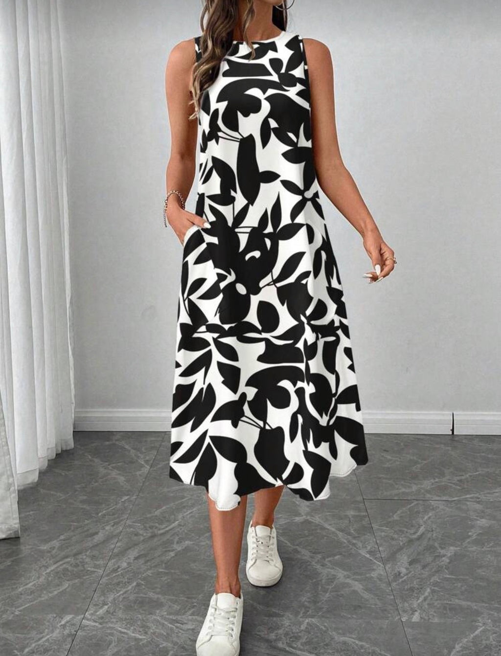 Vestido Femenino Monochrome Leaf Flow