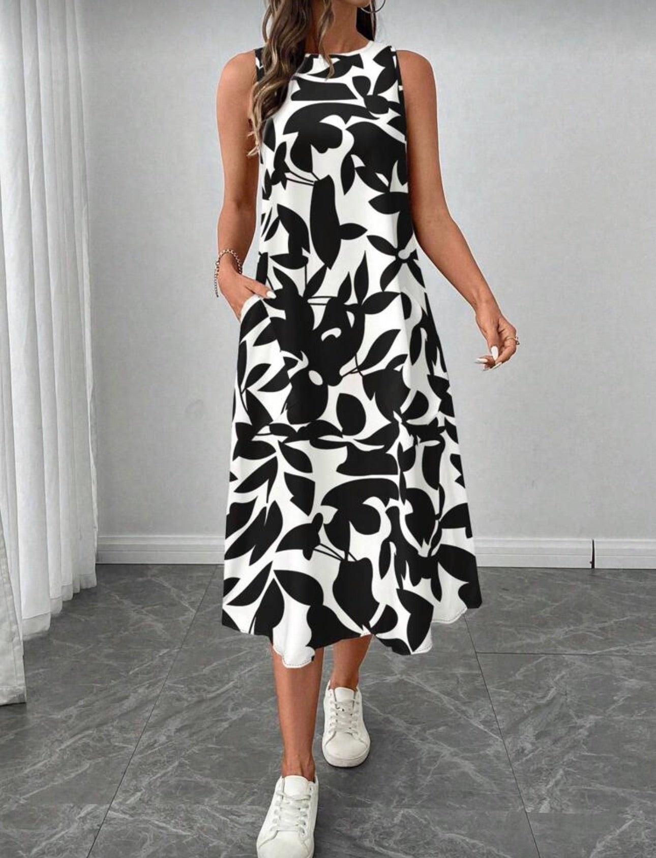 Vestido Femenino Monochrome Leaf Flow