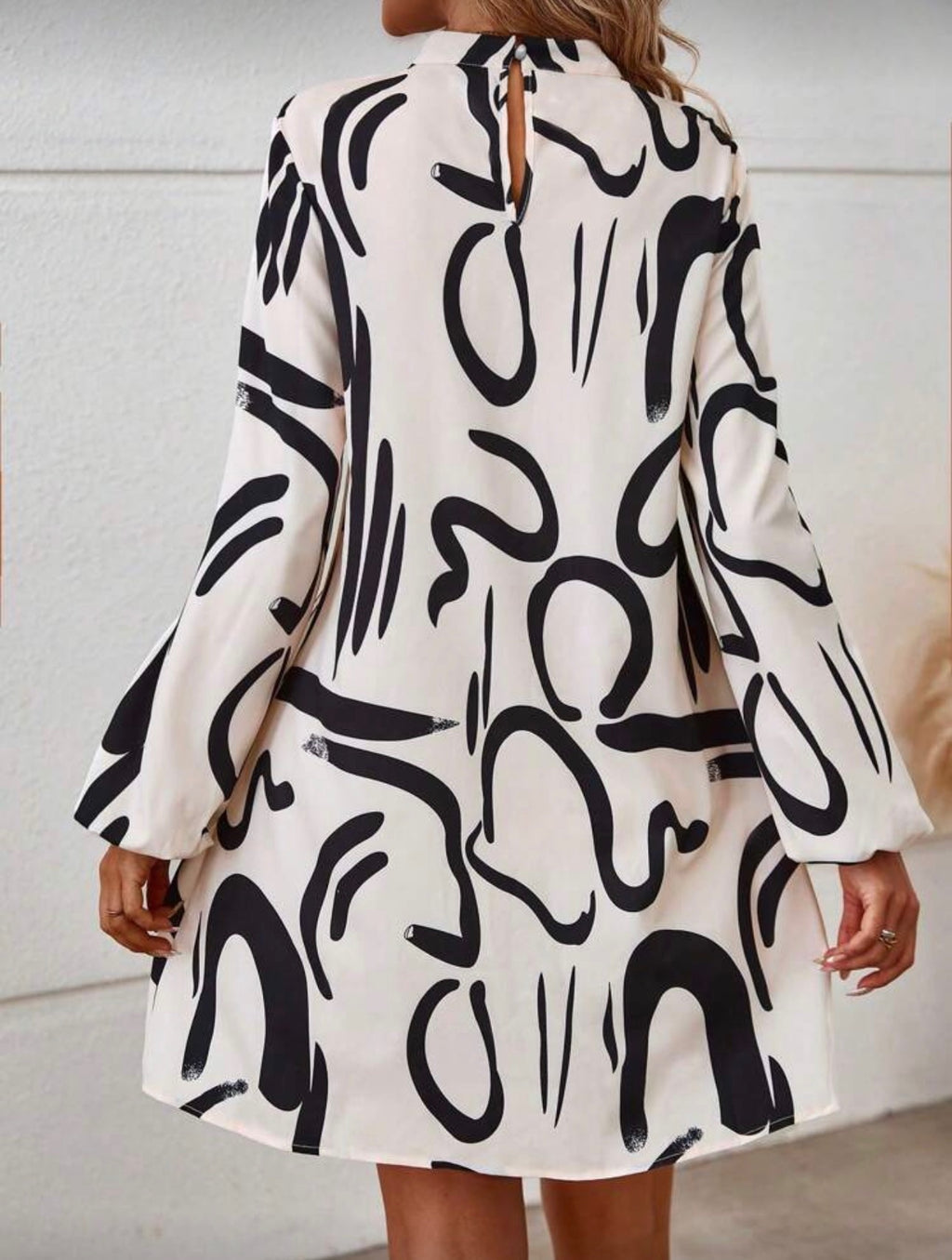 Vestido Femenino Abstract Flow Mini