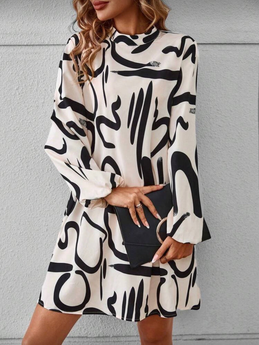 Vestido Femenino Abstract Flow Mini