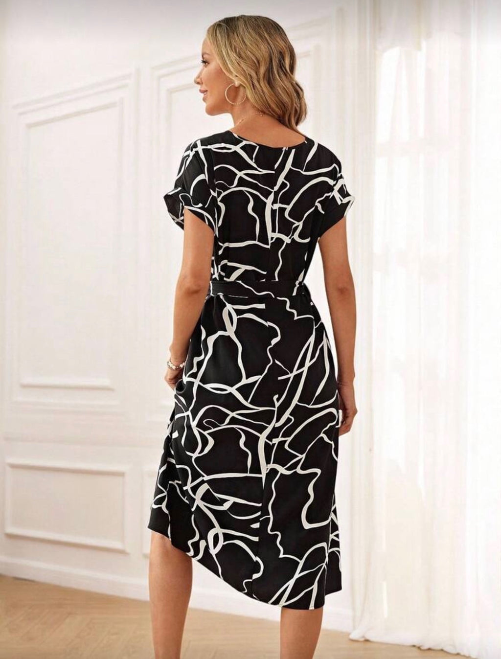 Vestido Femenino Abstract Line Midi