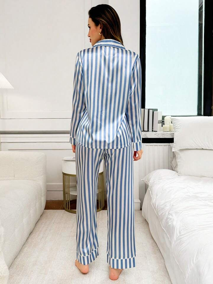 Pijama Femenina de Seda Stripe Elegance