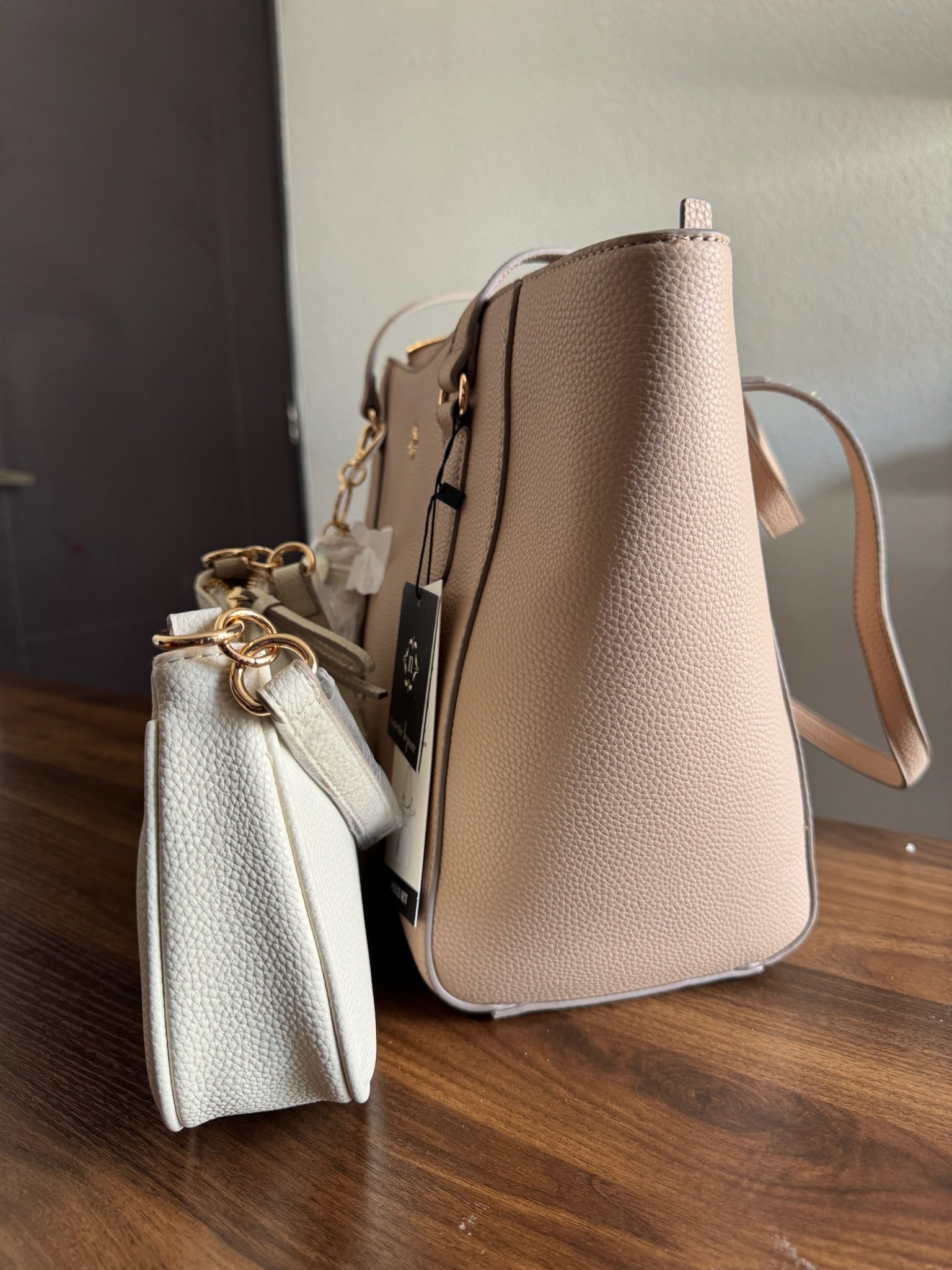Bolsa Nannette Lepore Duo Chic Nude & White