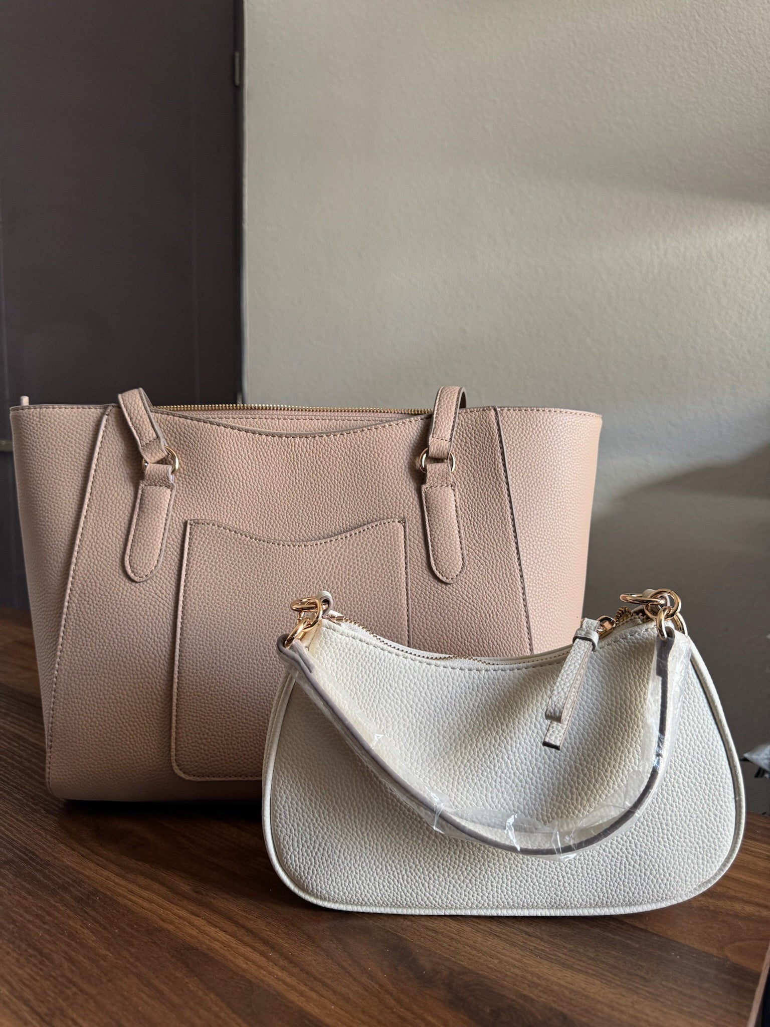 Bolsa Nannette Lepore Duo Chic Nude & White