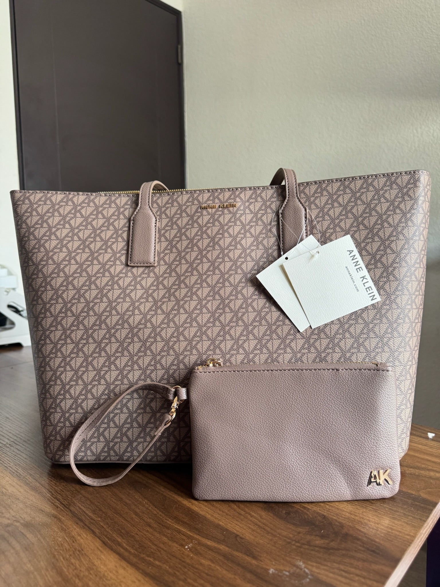 Bolsa Anne Klein Monogram Classic Tote