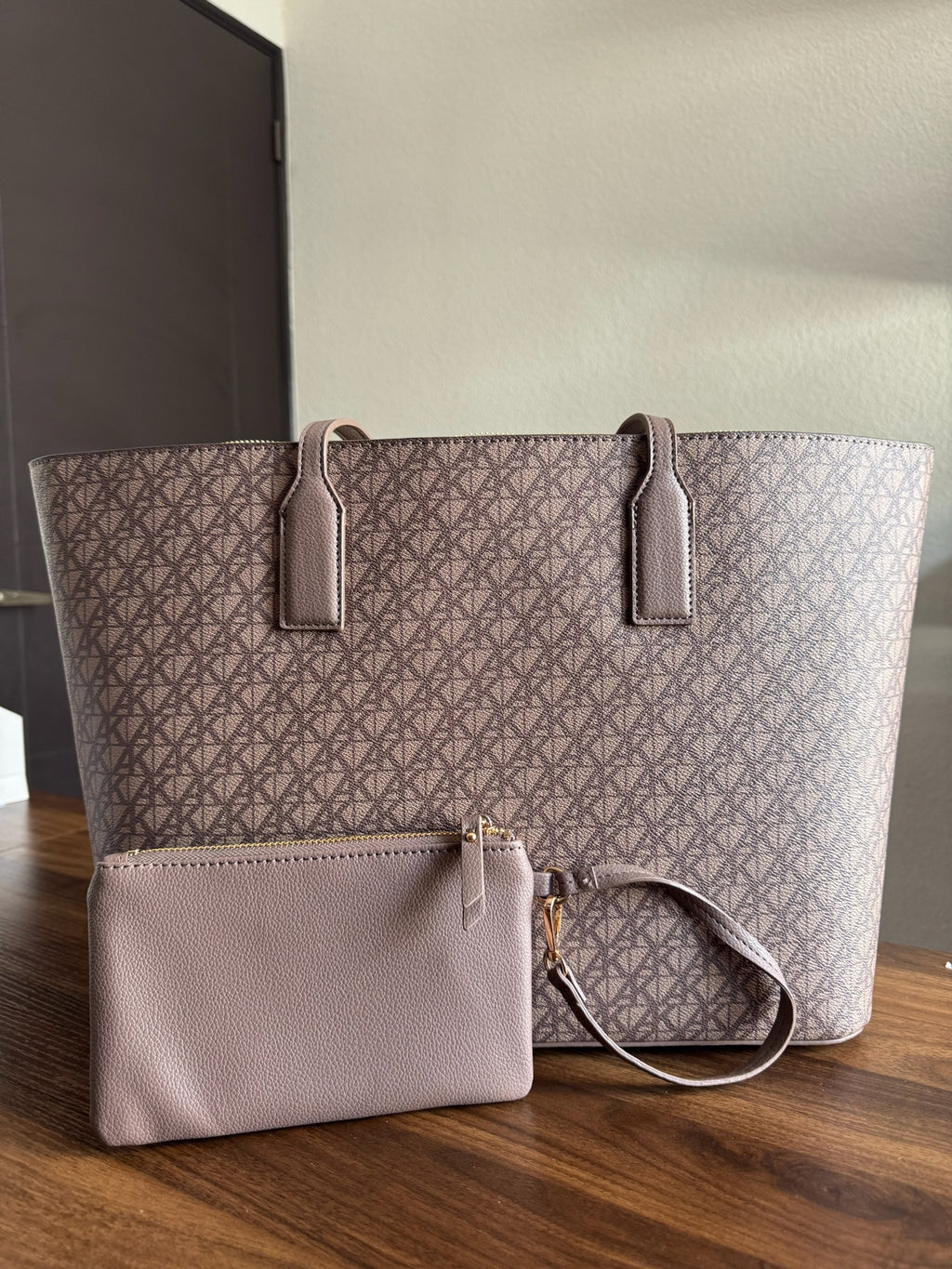 Bolsa Anne Klein Monogram Classic Tote