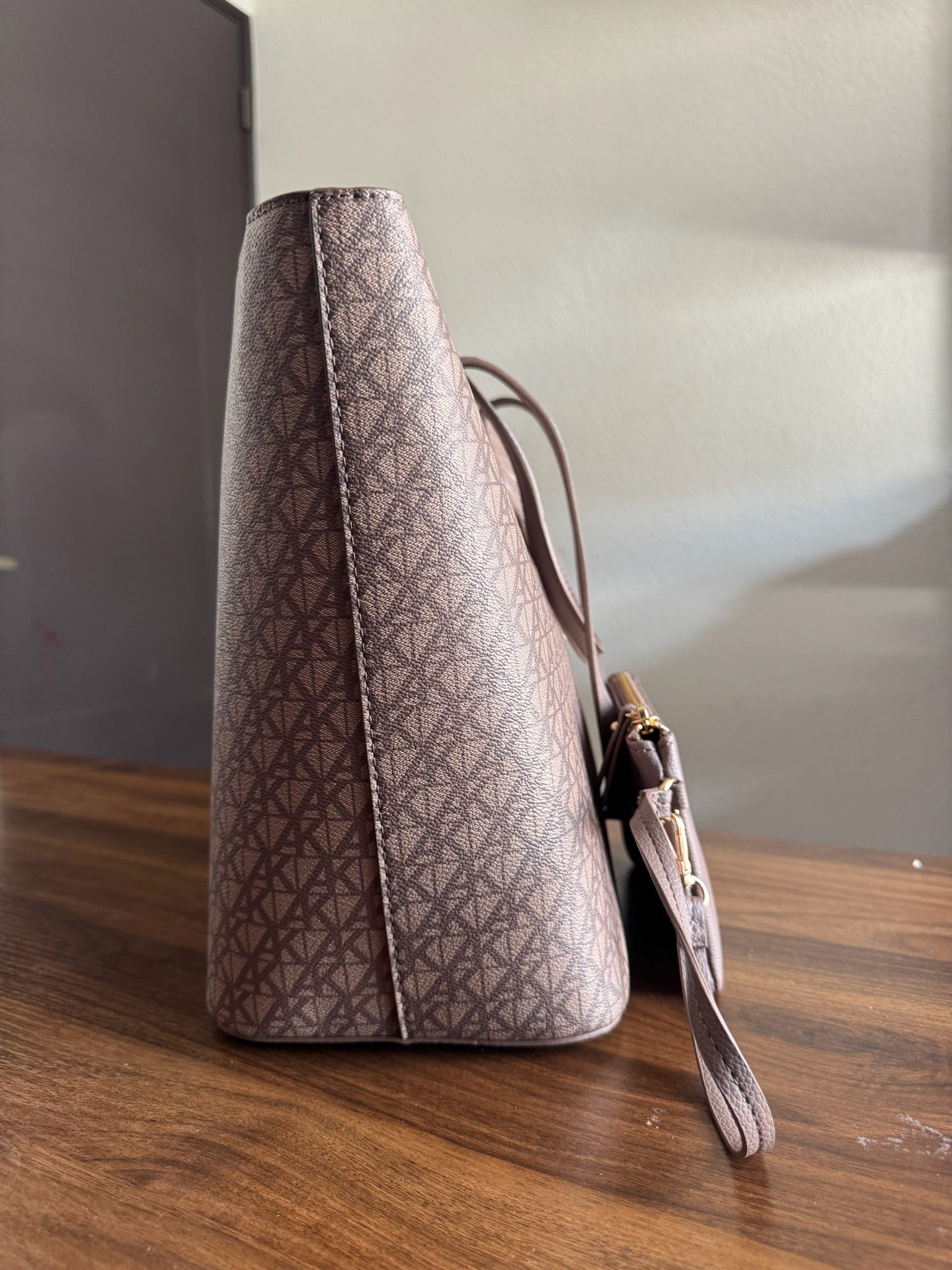 Bolsa Anne Klein Monogram Classic Tote
