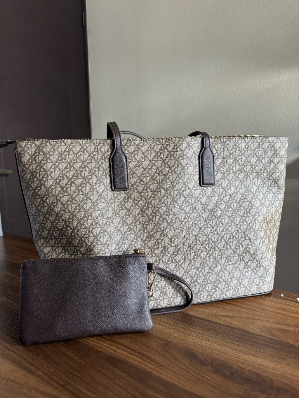 Bolsa Anne Klein Monogram Everyday Tote Cafe