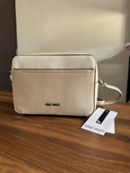 Bolsa Nine West Minimal Crossbody Ivory
