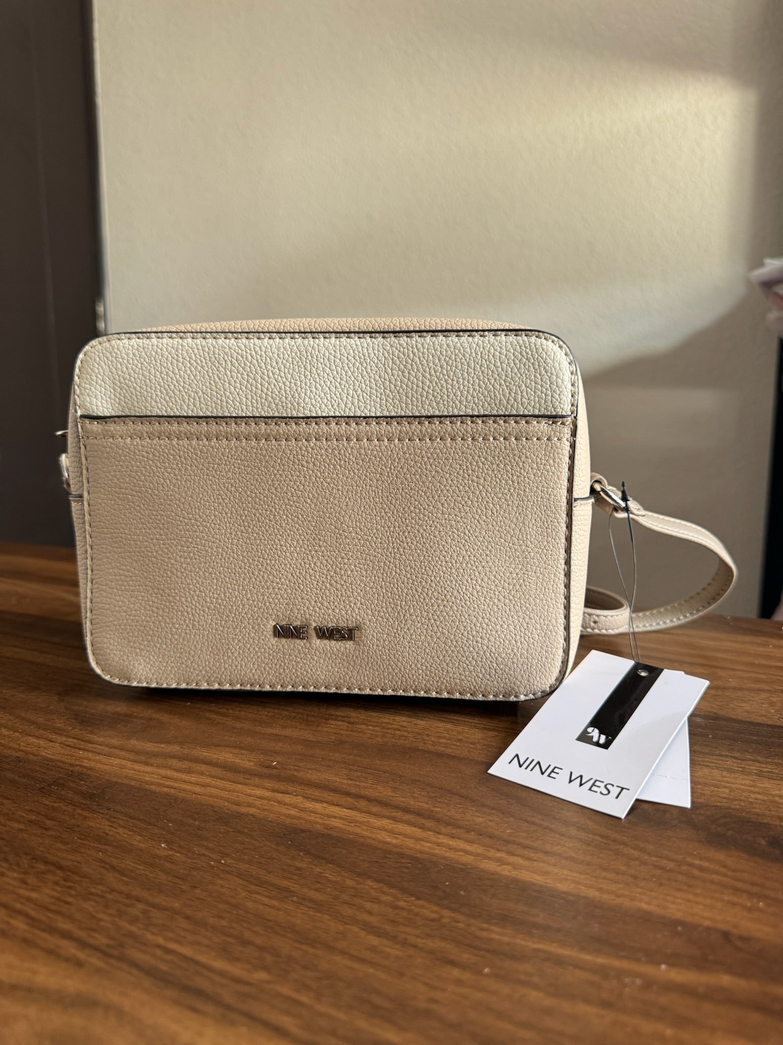 Bolsa Nine West Minimal Crossbody Ivory