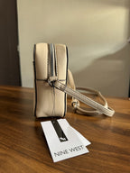 Bolsa Nine West Minimal Crossbody Ivory