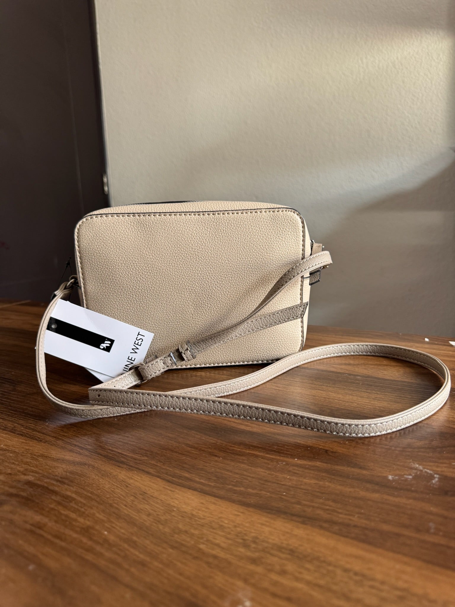Bolsa Nine West Minimal Crossbody Ivory