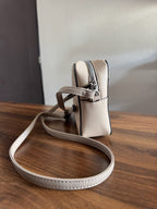 Bolsa Nine West Minimal Crossbody Ivory