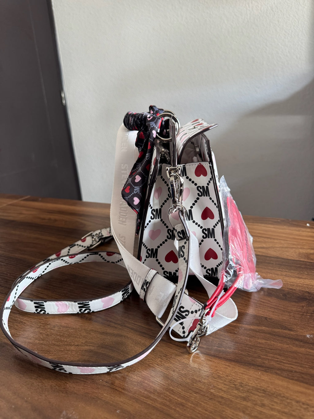 Bolsa Steve Madden Heart Charm Crossbody