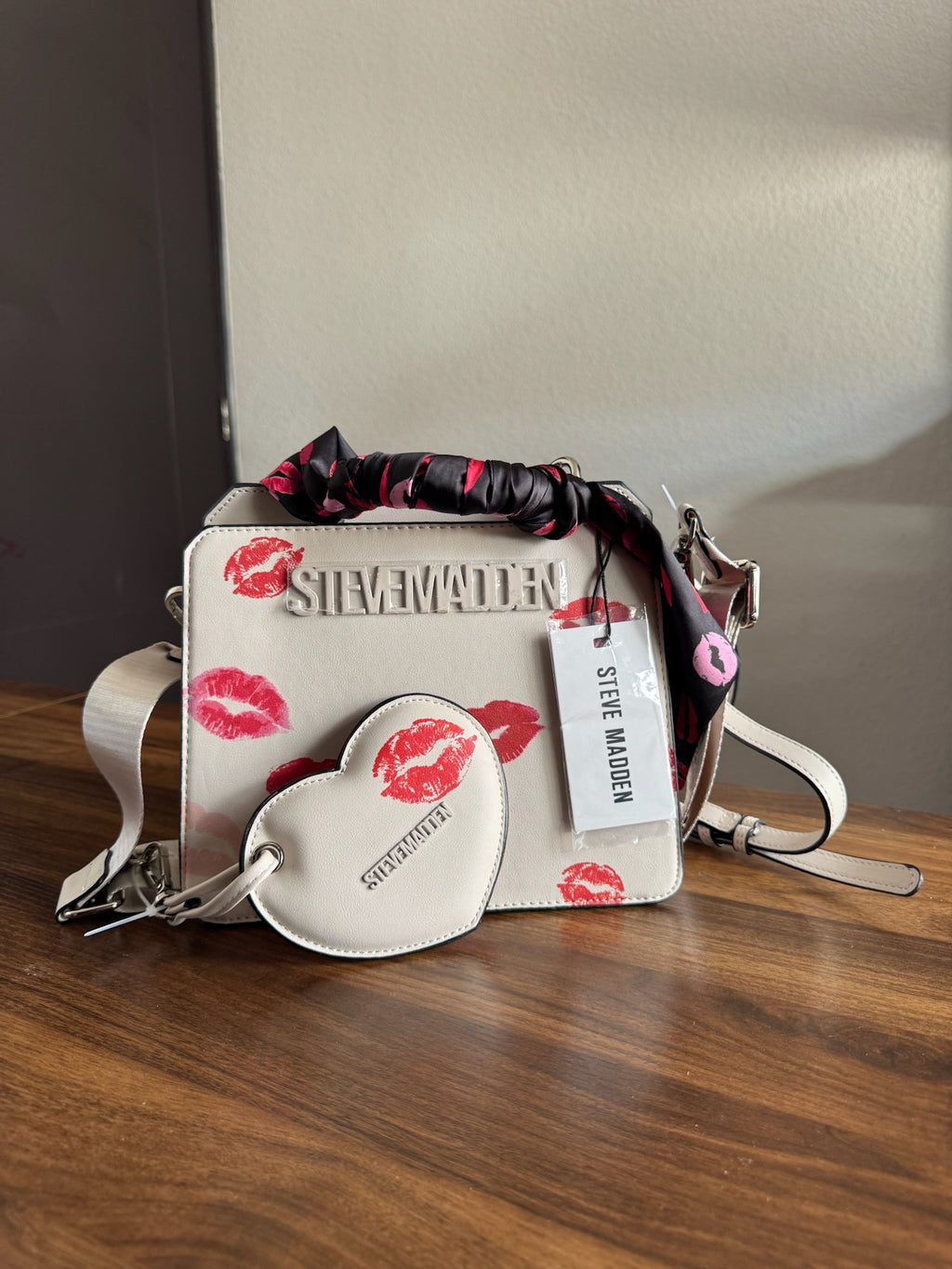 Bolsa Steve Madden Kiss Print Crossbody Set