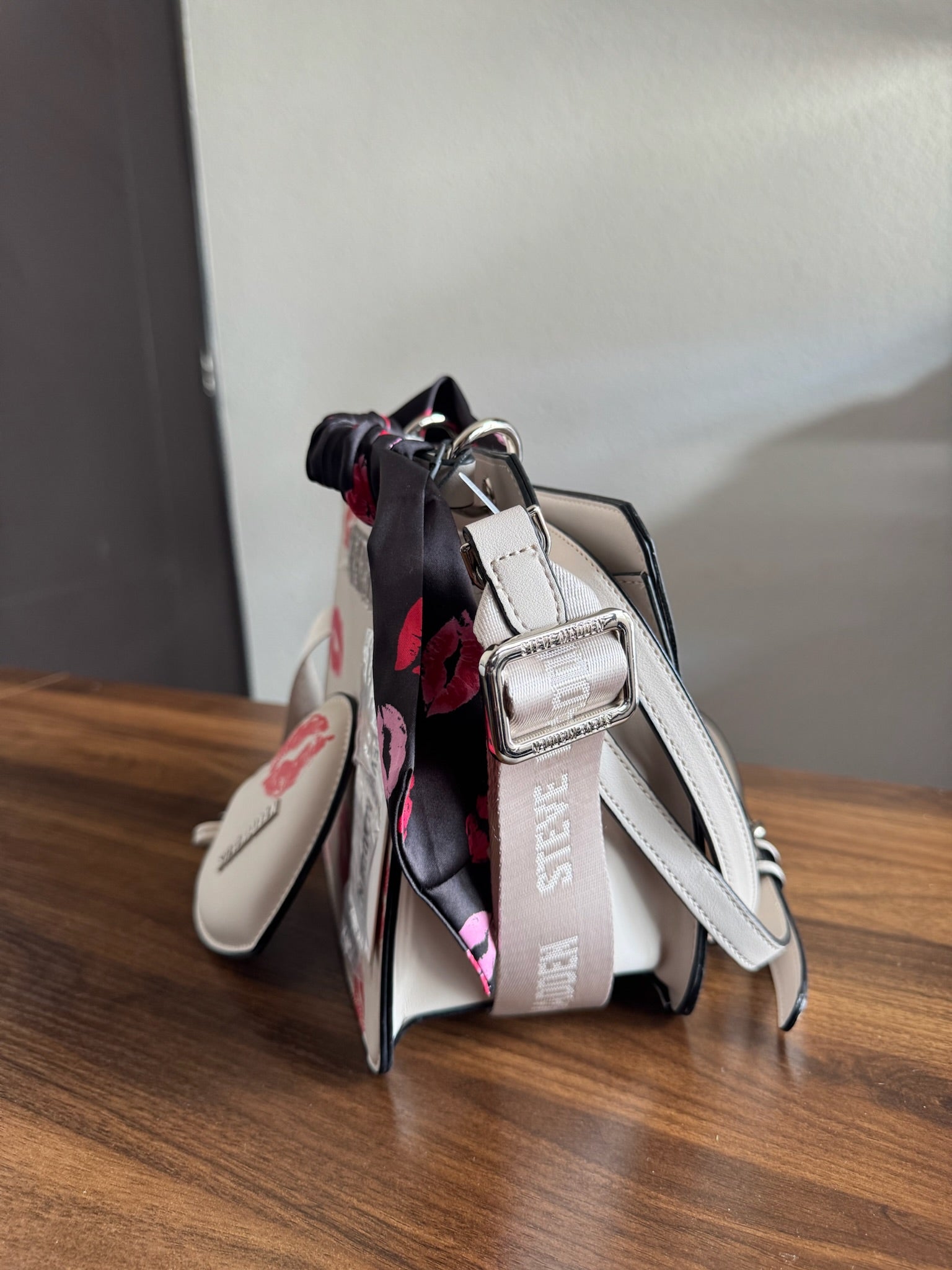 Bolsa Steve Madden Kiss Print Crossbody Set