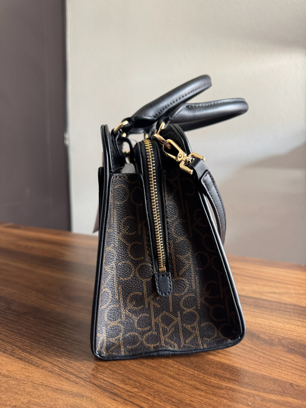 Bolsa Calvin Klein Signature Structured Satchel