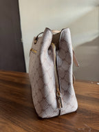 Bolsa Anne Klein Signature Shoulder Bag Vanilla