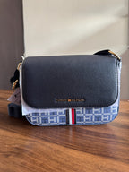 Bolsa Tommy Monogram Flap Crossbody Blue