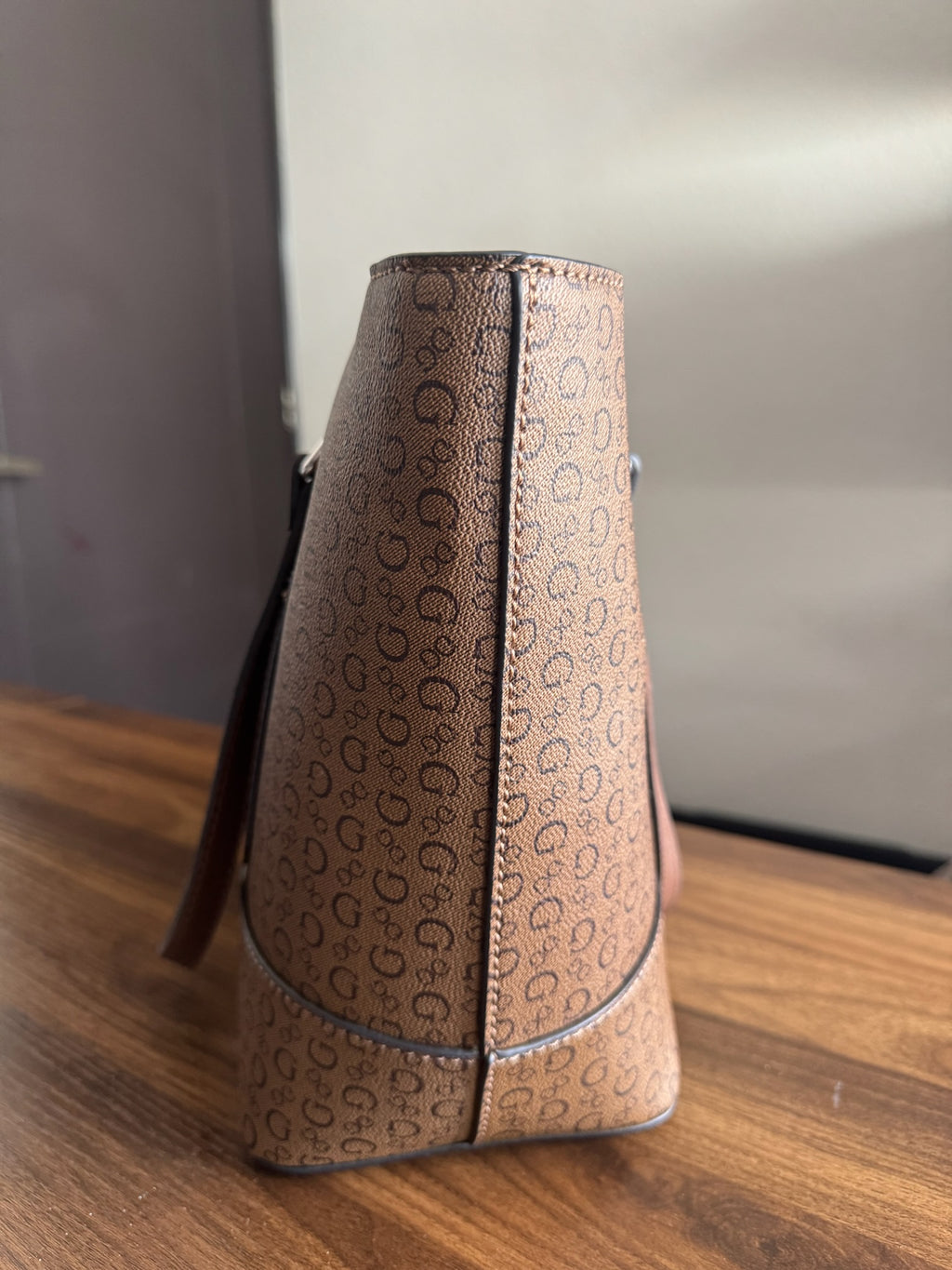 Bolsa Café Oscuro Guess