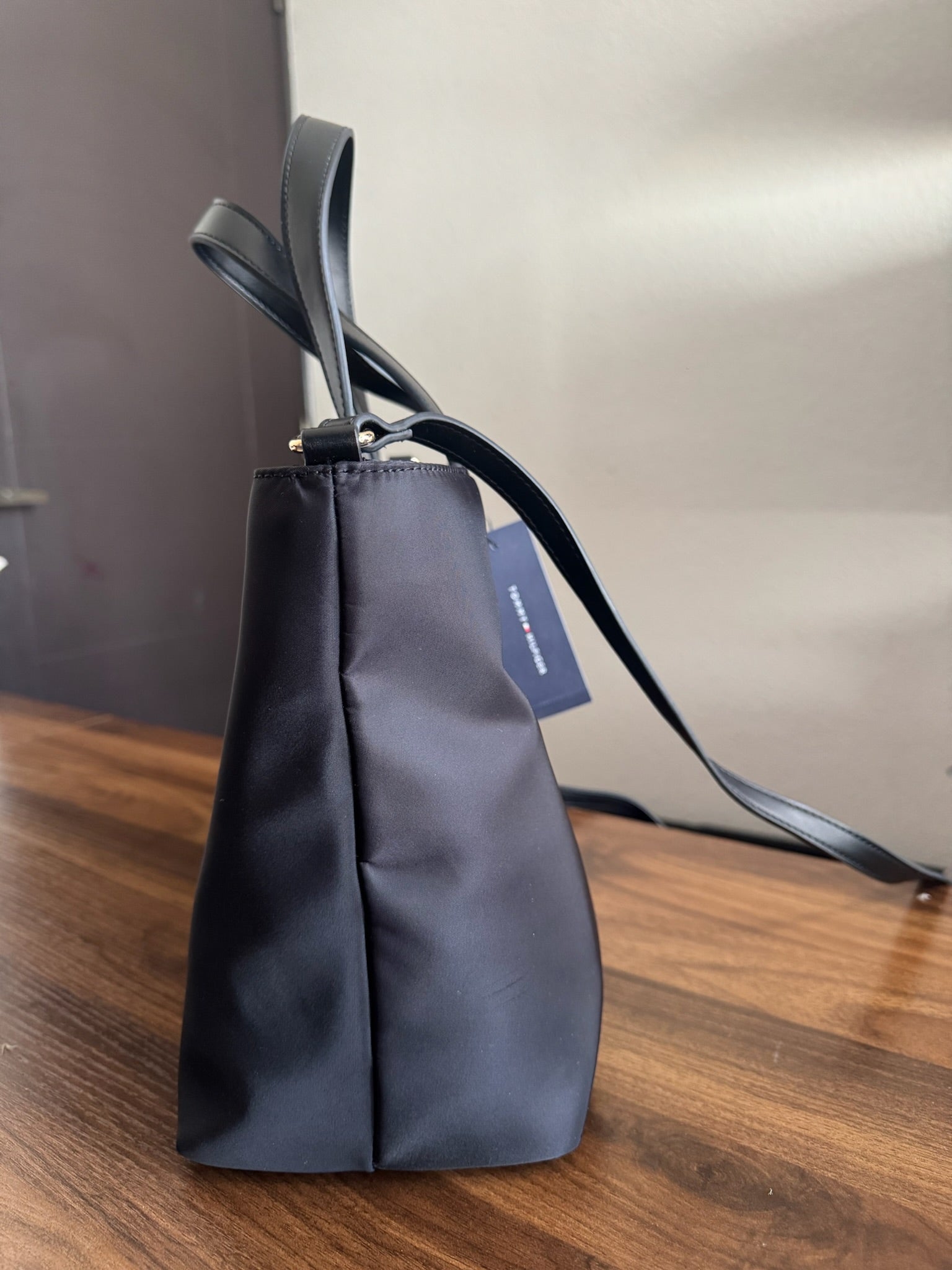 Bolsa Negra Tommy Hilfiger City Chic