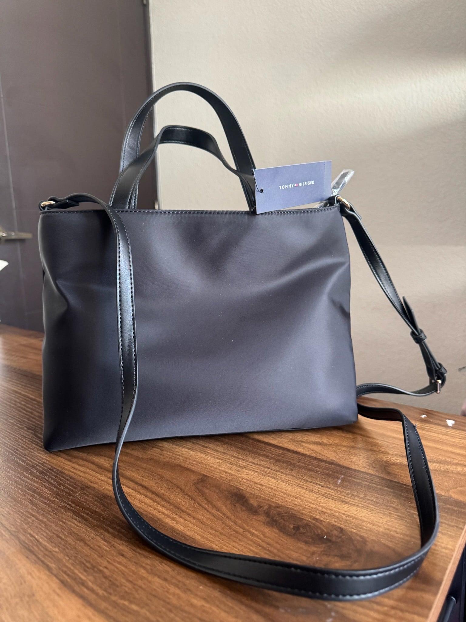 Bolsa Negra Tommy Hilfiger City Chic