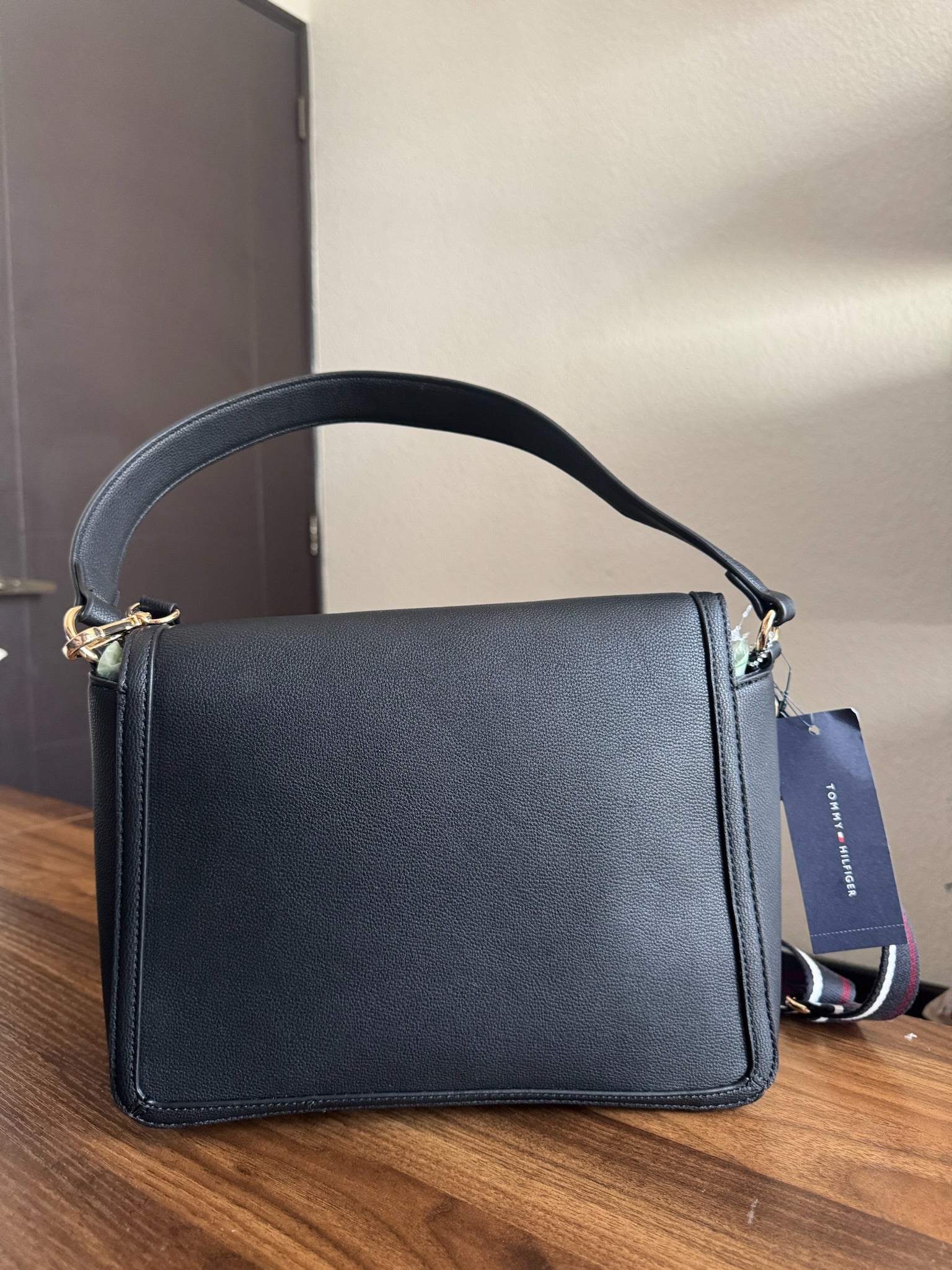 Bolsa Crossbody Negra Tommy Hilfiger Signature Strap