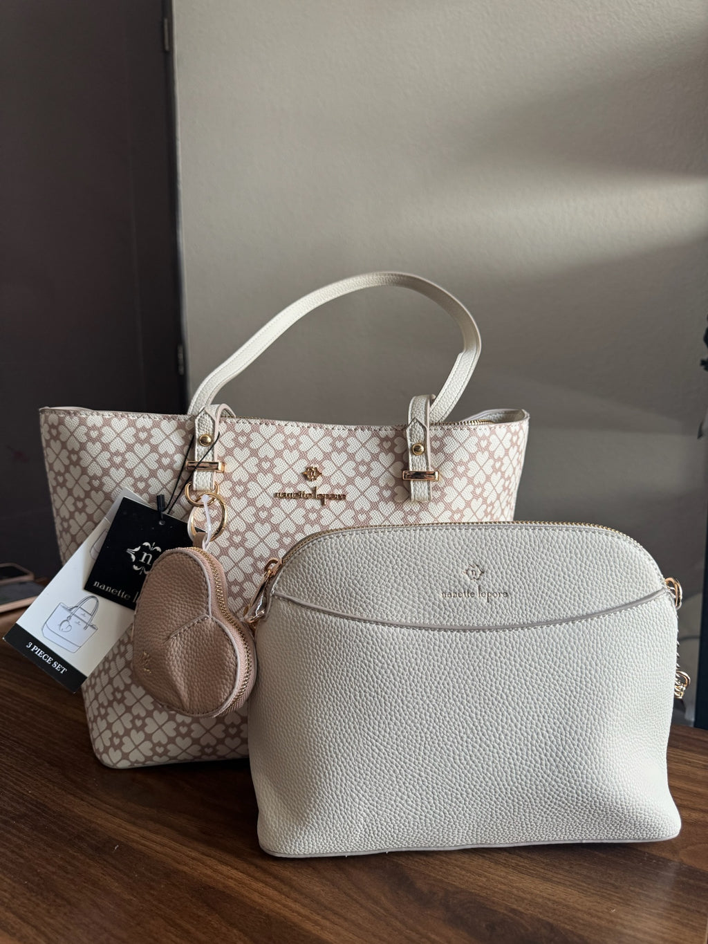 Bolsa Crema de 3 Piezas Nanette Lepore