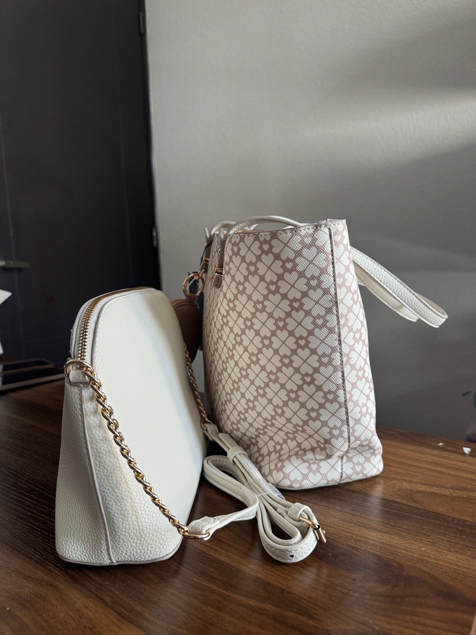 Bolsa Crema de 3 Piezas Nanette Lepore