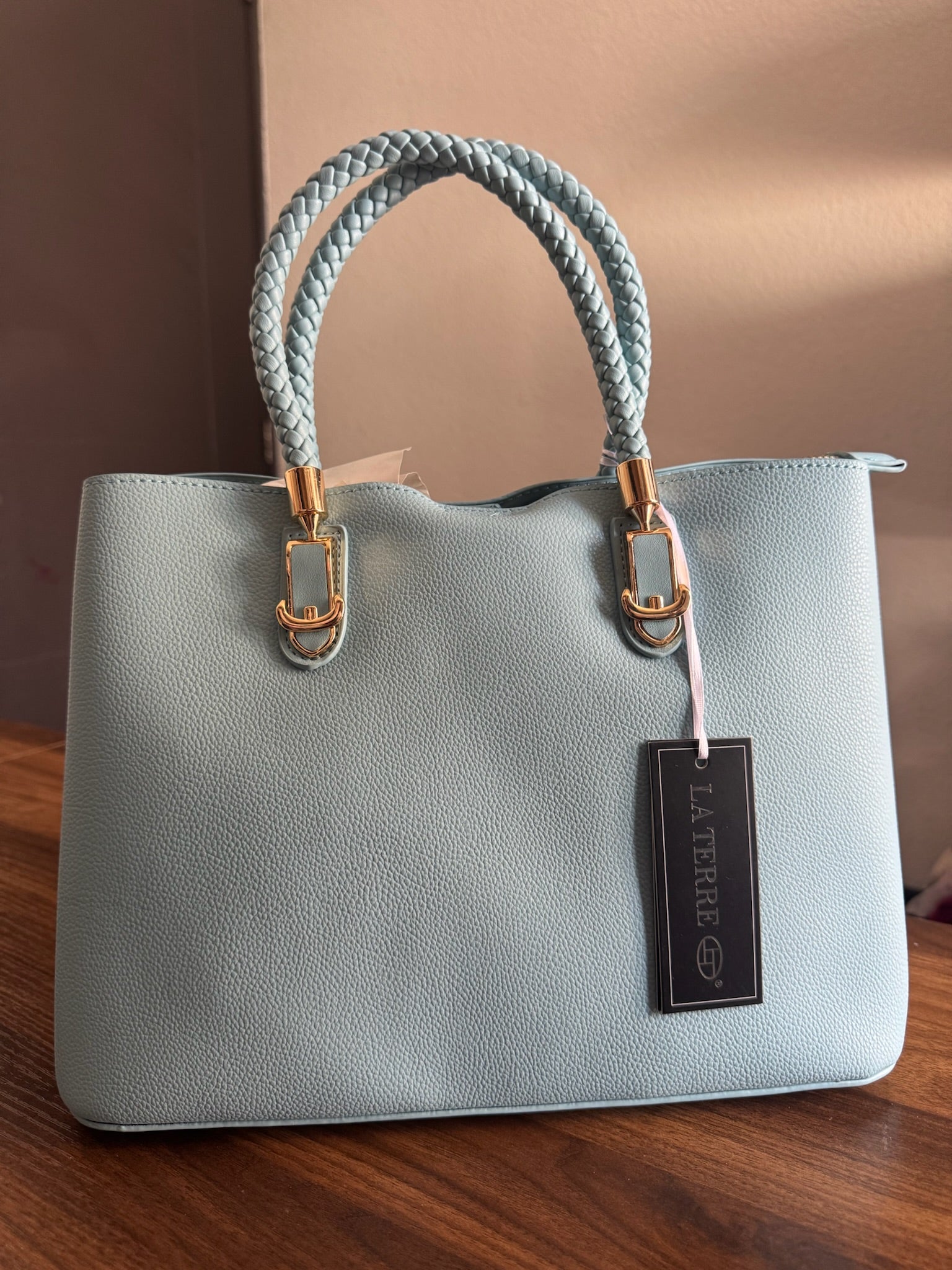 Bolsa Celeste con Detalles Dorados LaTerre