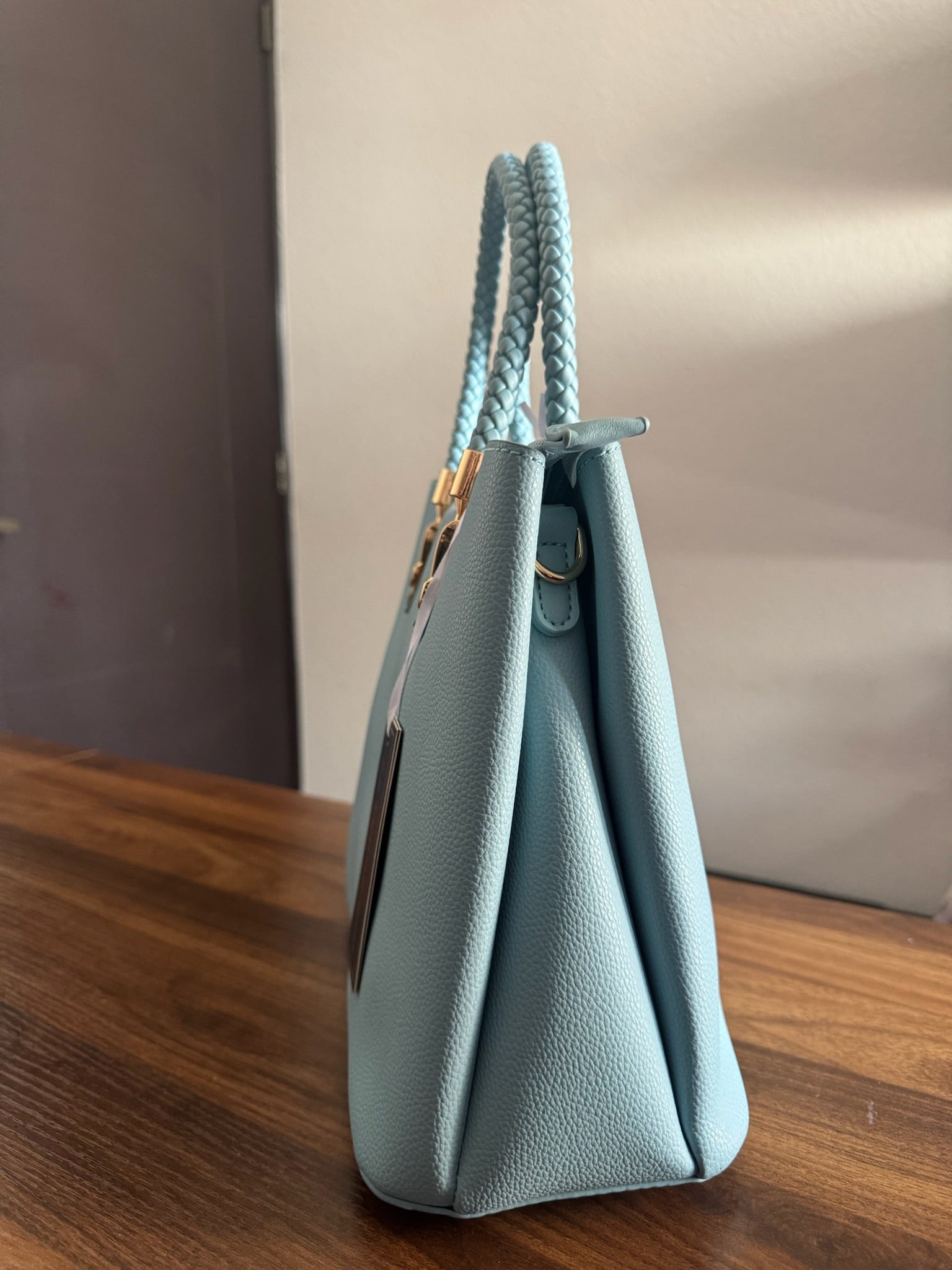 Bolsa Celeste con Detalles Dorados LaTerre