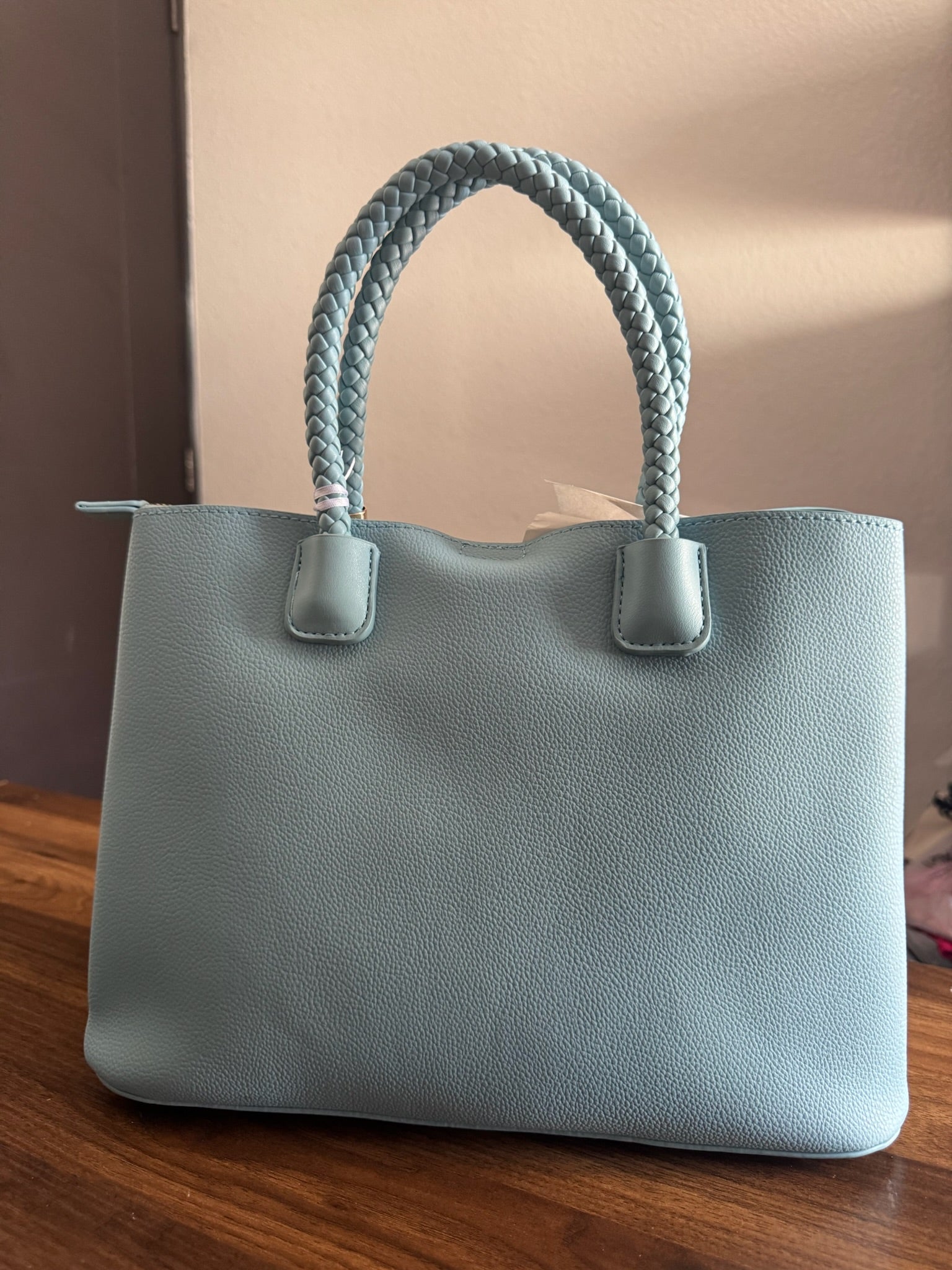 Bolsa Celeste con Detalles Dorados LaTerre