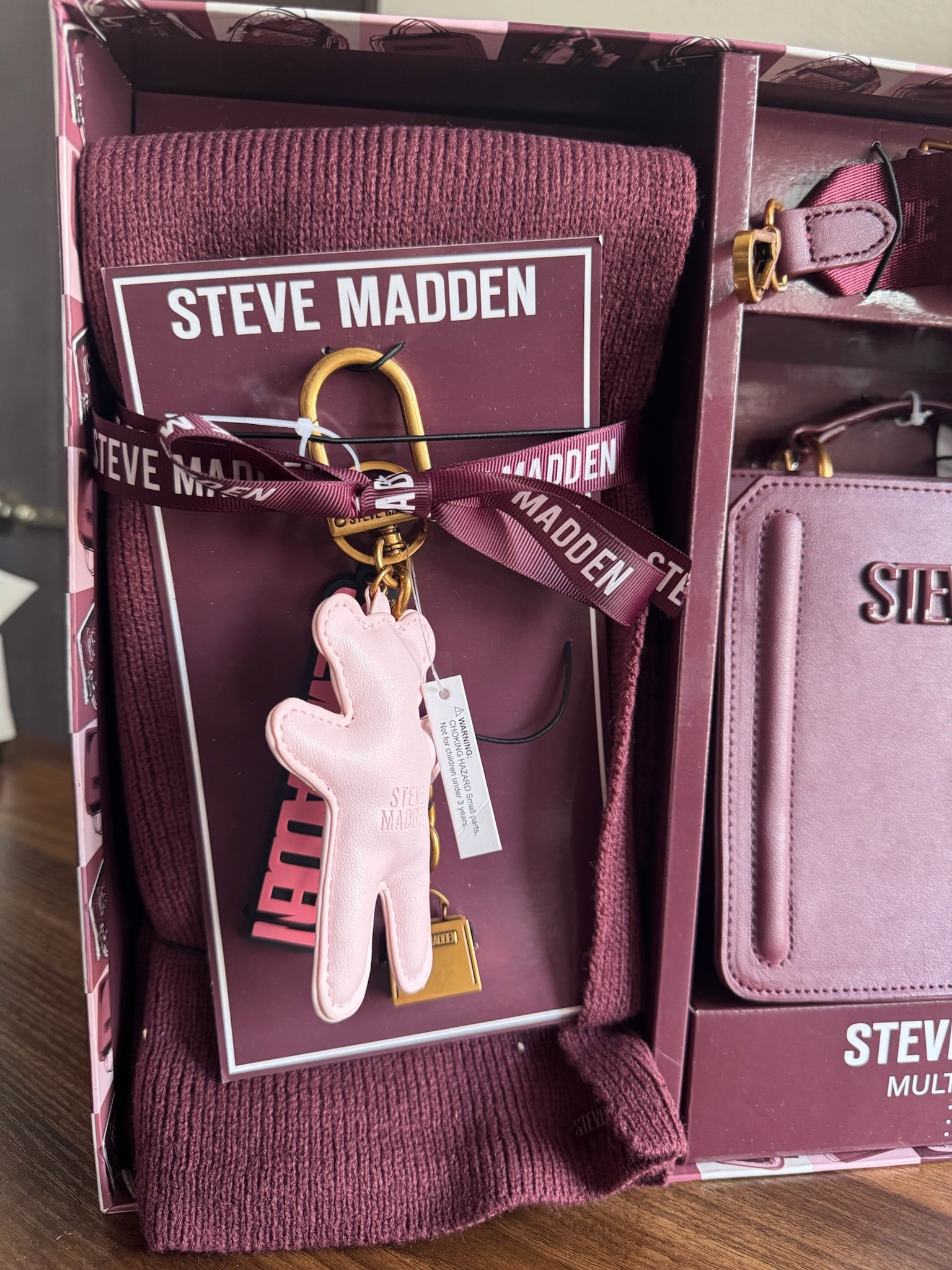 Bolsa Corinta Steve Madden con Bufanda y Llavero Original