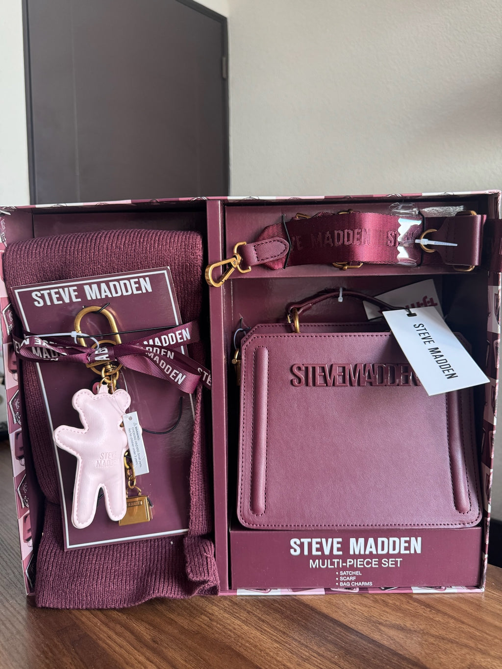 Bolsa Corinta Steve Madden con Bufanda y Llavero Original