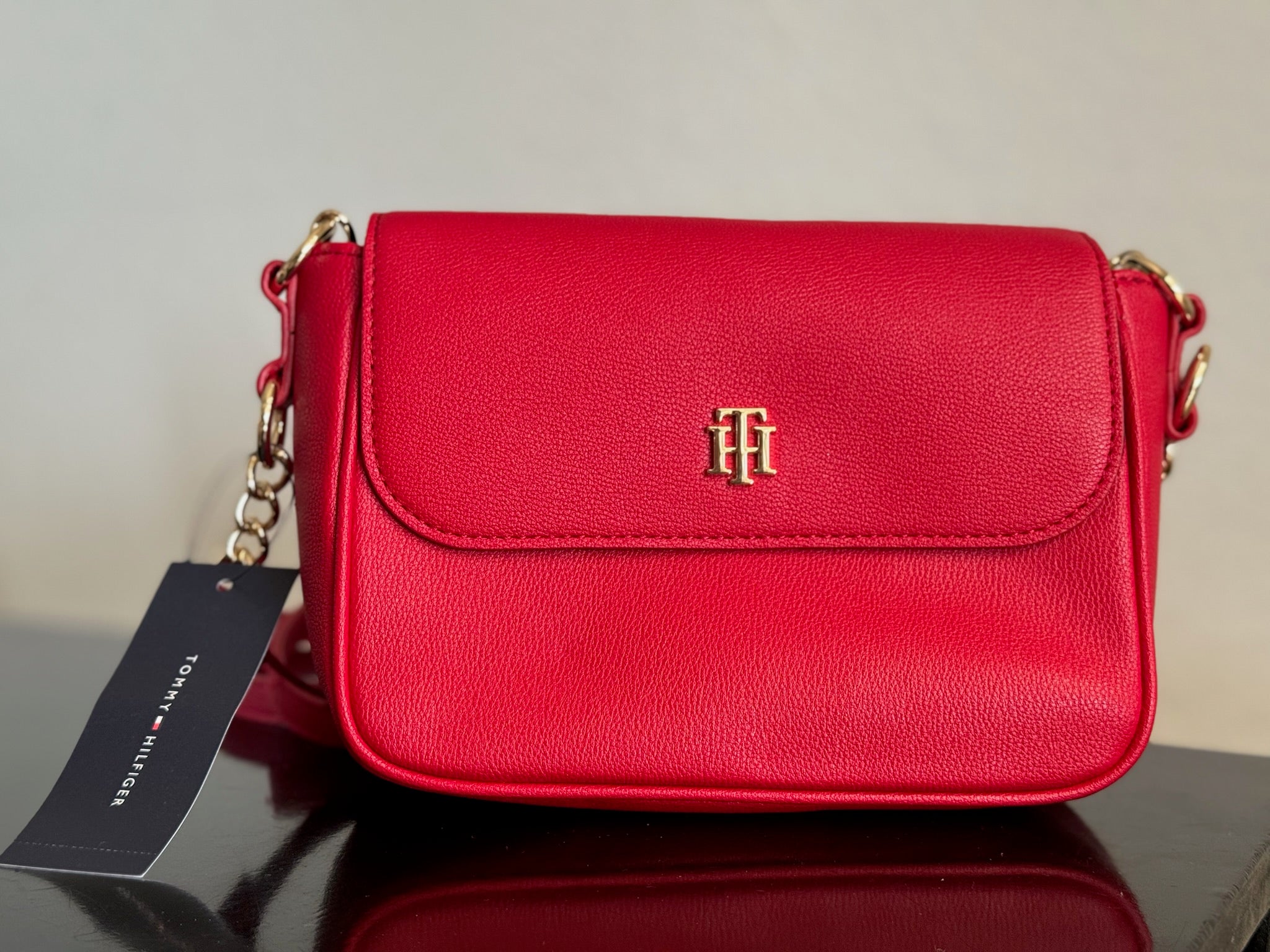 Bolsa Tommy Hilfiger Classic Flap Crossbody Red