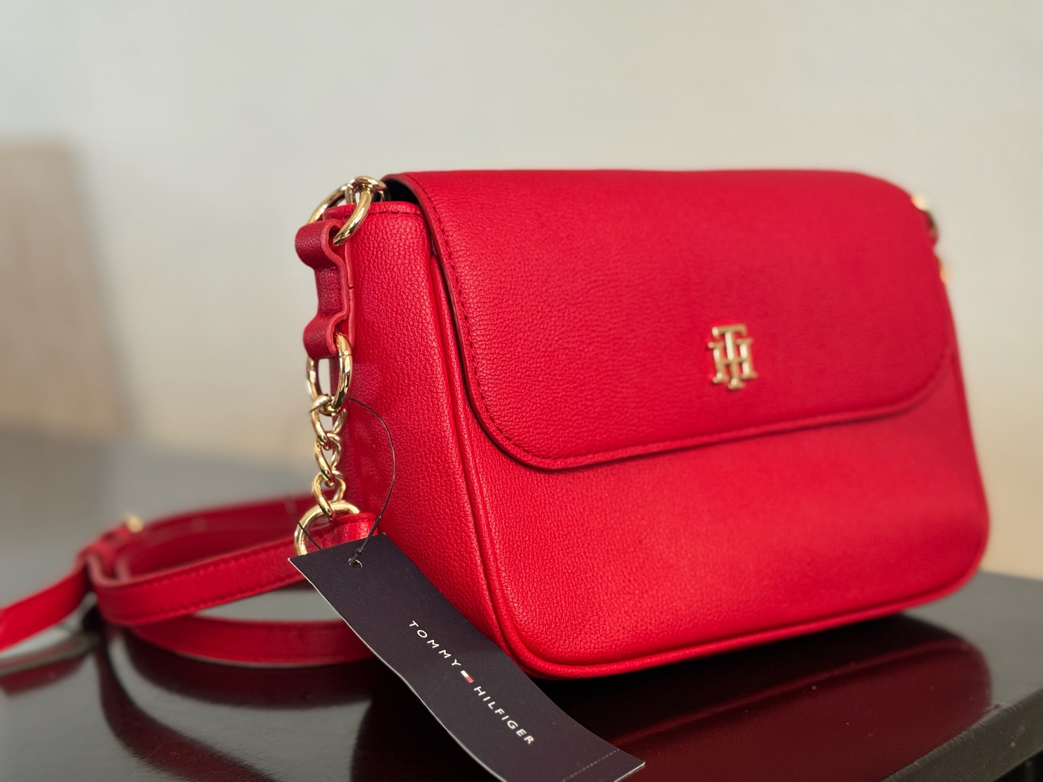Bolsa Tommy Hilfiger Classic Flap Crossbody Red