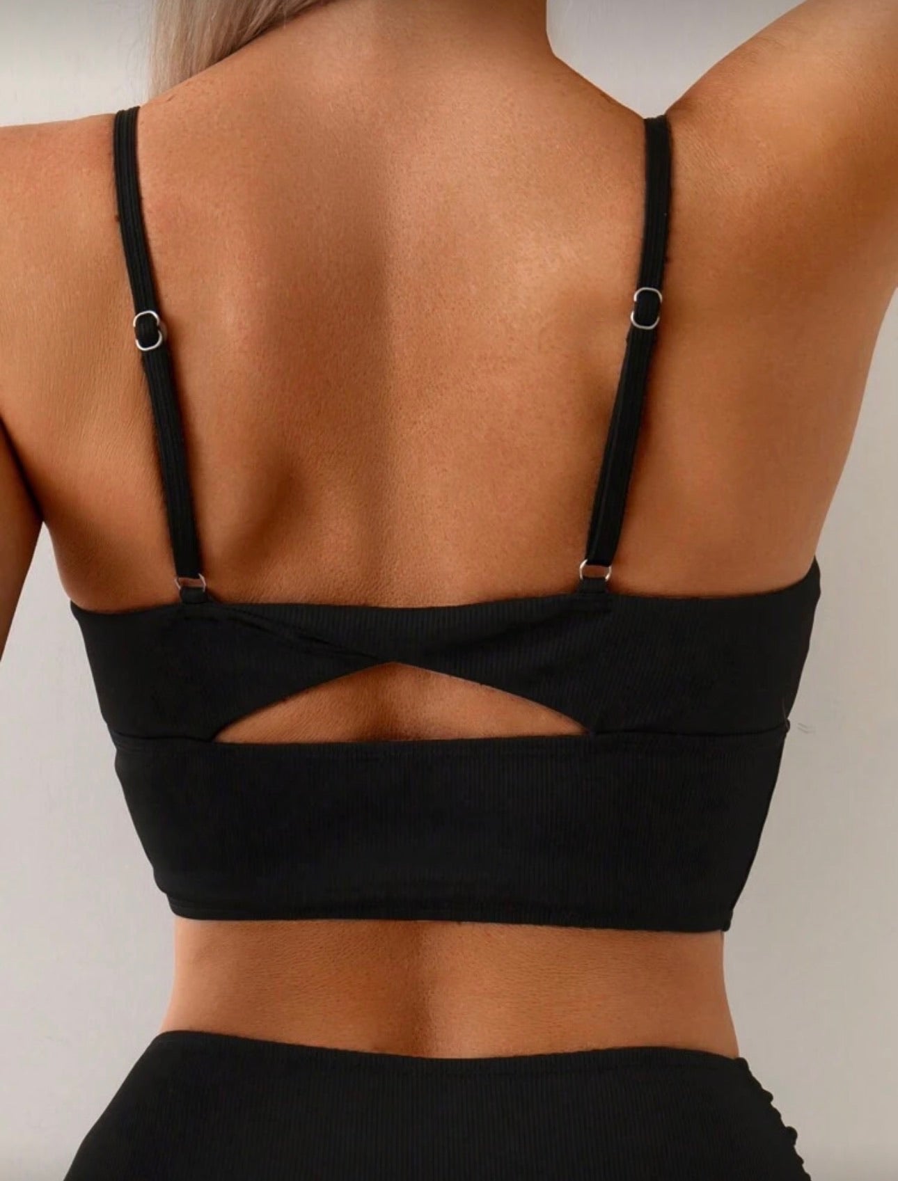 Traje de Baño Femenino Black Cut Elegance