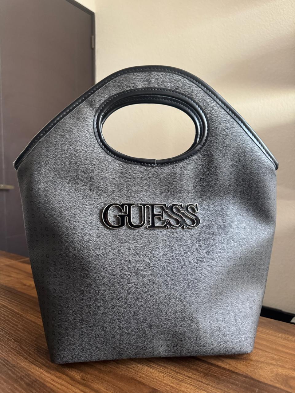 Bolsa Tipo Lonchera Negra Guess Urban Chic
